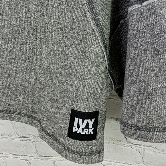 NWT Beyonce's IVY PARK two tone crop top - Picture 4 of 8